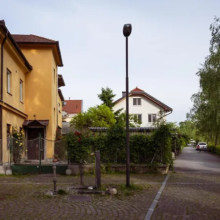 Riverview Residence-with Parking *