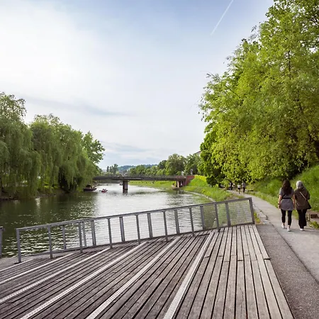 Riverview - With Parking *