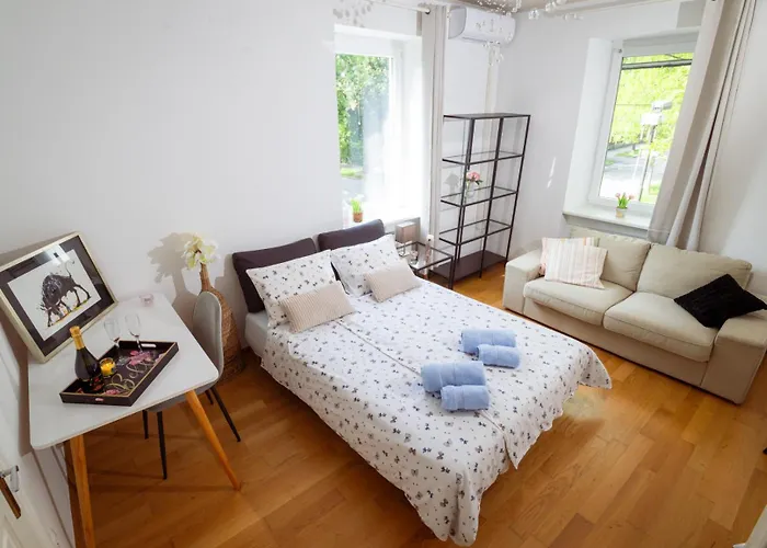 Riverview - With Parking *