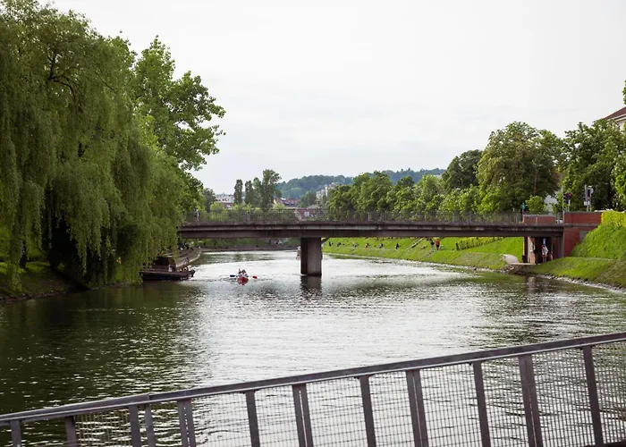 Riverview - With Parking *