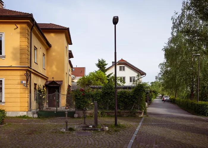 Riverview - With Parking *